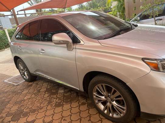 2012 Lexus Petrol hybrid image 4