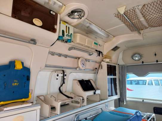 Toyota hiace ambulance image 1