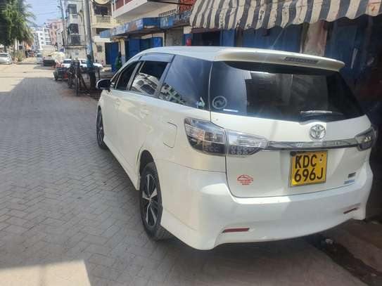 TOYOTA WISH 2014 in excellent condition image 9