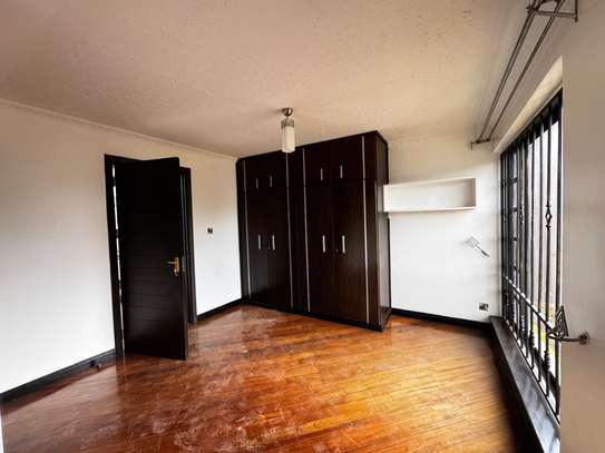 5 Bed House with En Suite in Runda image 2