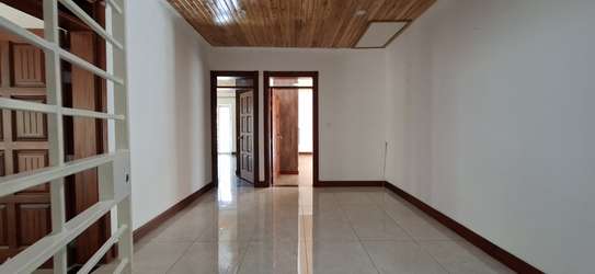 5 Bed Townhouse with En Suite in Rosslyn image 6