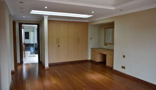 Beautiful 3 Bedrooms' Apartments In Brookside image 7