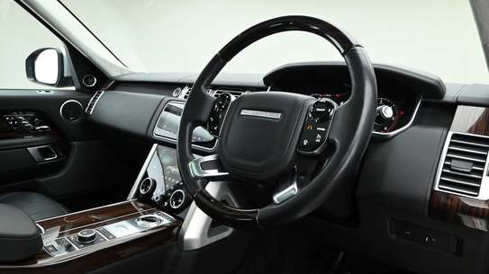 Land Rover Range Rover Autobiography image 2