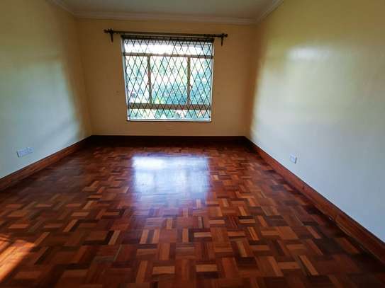 4 Bed House with En Suite in Spring Valley image 13