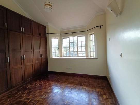 5 Bed Townhouse with En Suite in Rosslyn image 31