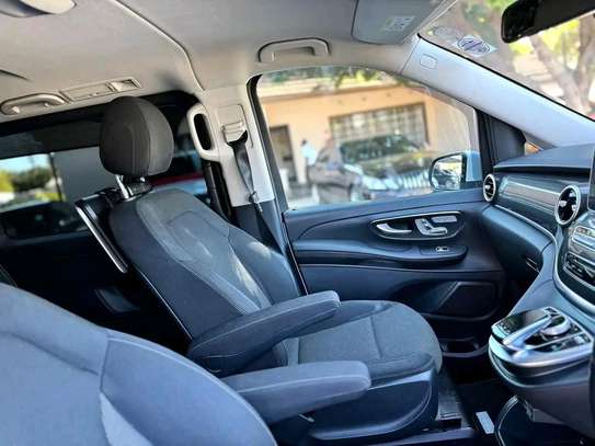 Mercedes benz v220d -7 seater luxury van image 12
