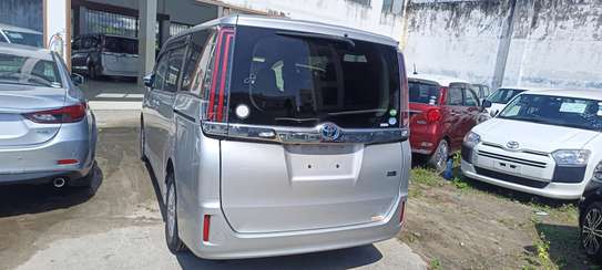 Toyota Noah Hybrid Silver 2018 image 8