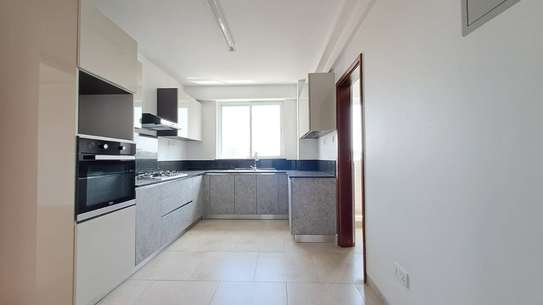 3 Bed Apartment with En Suite in General Mathenge image 8
