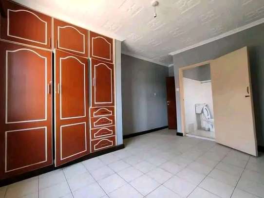 Donholm three bedroom to let image 2
