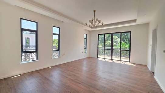 5 Bed Townhouse with En Suite at Lavington image 12