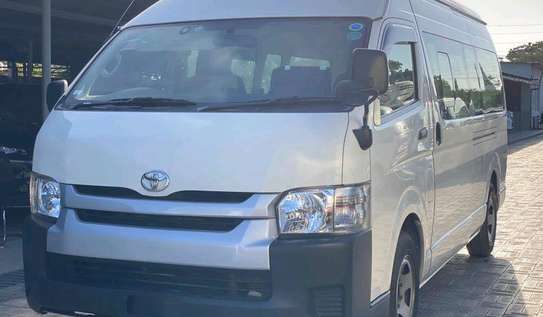 TOYOTA HIACE COMMUTER 18 SEATER image 9