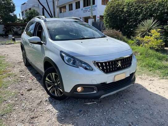 Peugeot 2008 white image 1