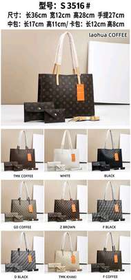 LARGE TOTE WOMEN'S HANDBAGS image 15