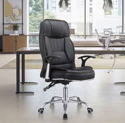 Office Chair : 360 Degrees Swivel Corporate Chair image 3