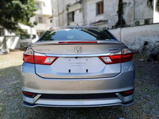 Honda Grace Silver 2018 hybrid image 14