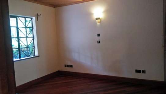 4 bedroom house for rent in Gigiri image 16