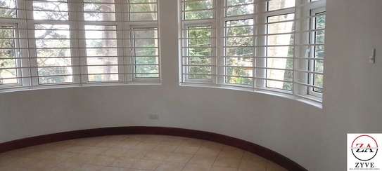 5 Bed House with En Suite at Gigiri image 12