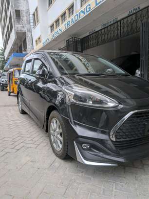 toyota sienta non hybrid image 8