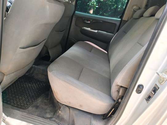 TOYOTA HILUX 2011 image 3