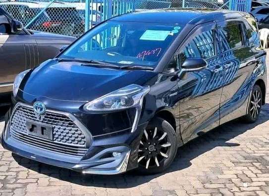 Toyota corolla Sienta Hybrid Black 2018 image 5