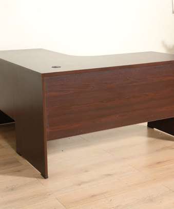 Executive L-Shape office desk image 10