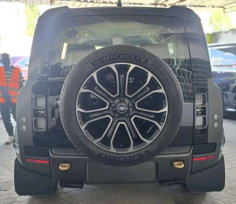 Land Rover defender 110 2025 Sunroof image 10