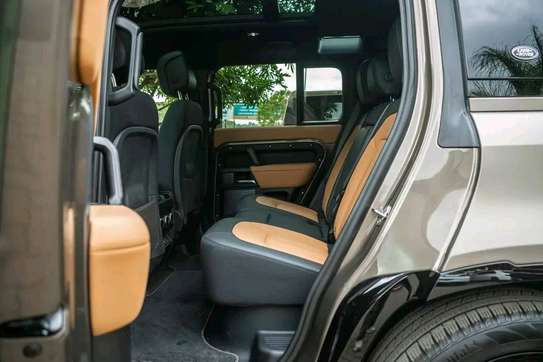 2022 LAND ROVER DEFENDER 110 image 9