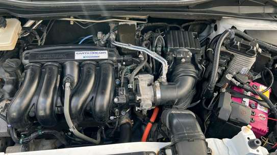 Honda vezel hybrid White 2019 4Wd image 10