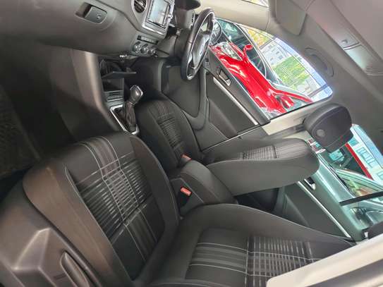Volkswagen Tiguan white lounge 2017 image 7