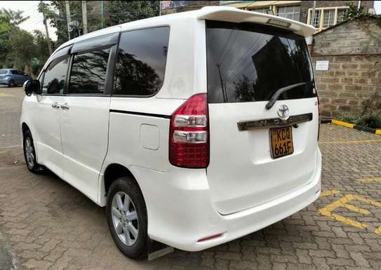 Toyota Noah KCQ image 5