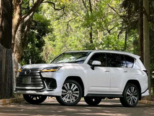 2023 Lexus LX600 image 5