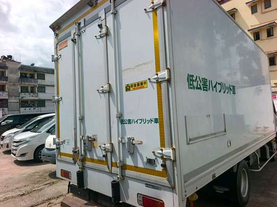 Hino Dutro freezer image 4