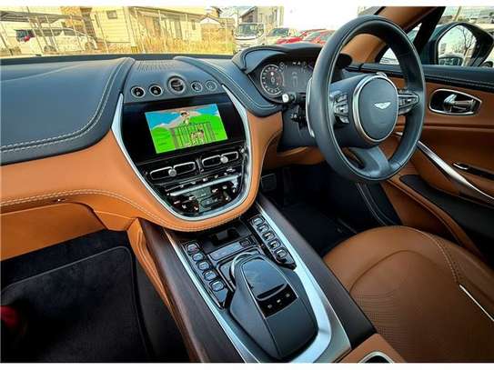 2022 ASTON MARTIN DBX BASE GRADE image 6