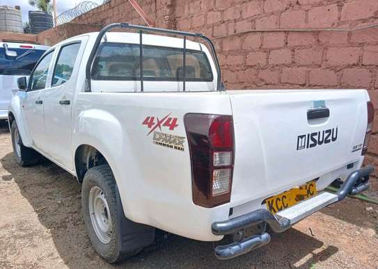 ISUZU DMAX DOUBLE CAB PICK UP image 9