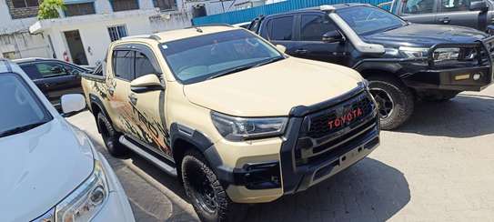 Toyota Hilux Double cabin Manual Diesel 2017 4x4 image 3