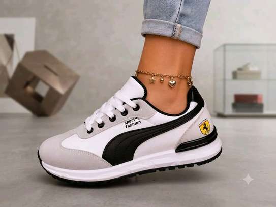Ladies sneakers image 9