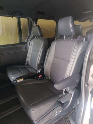 Toyota Esquire hybrid gold 2019 image 6