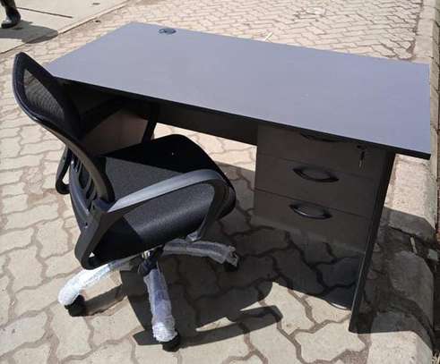 Top quality trendy office desk and chair image 1