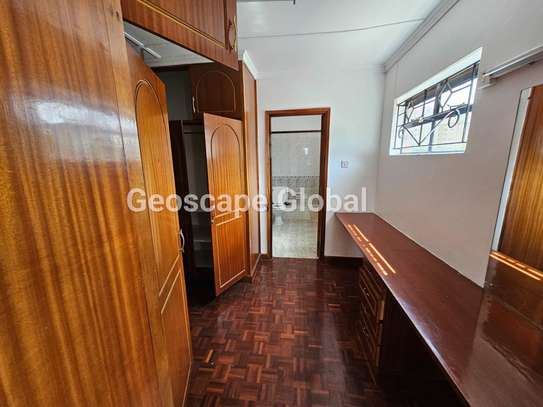 5 Bed Townhouse with En Suite in Spring Valley image 5