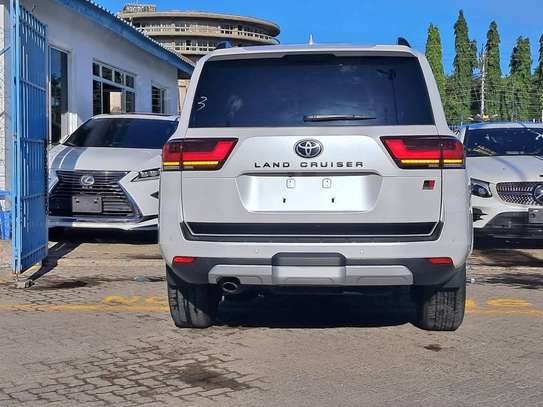 Toyota prado GR sport 2021 image 4