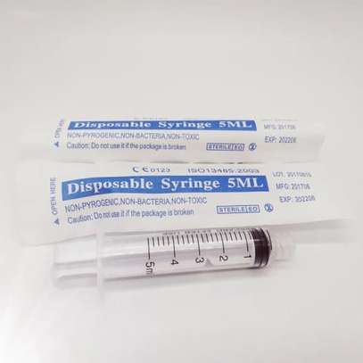 Disposable Syringes with and without needles. image 4