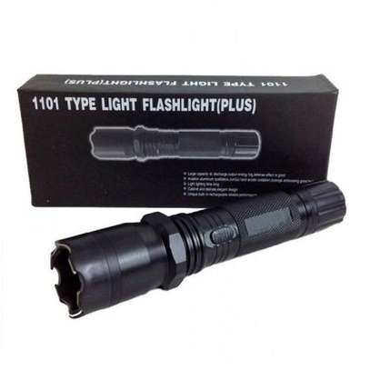 1101 Tactical Stunn Gunn With Built-in LED Flashlight image 2