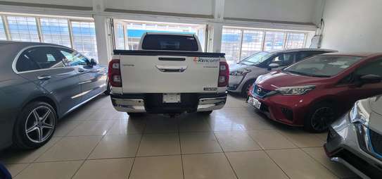 Hilux double cabin 2020 image 3