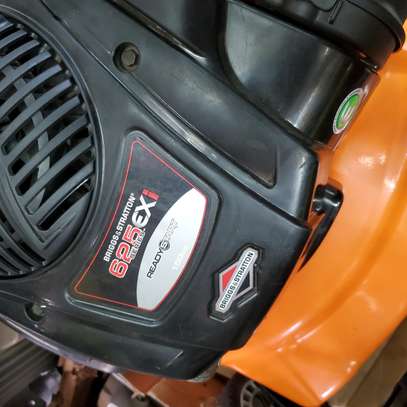 Briggs and stratton petrol Lawn mower image 2
