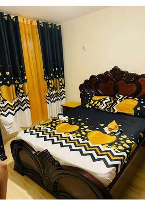 MATCHING CURTAINS AND BEDSHEETS image 1