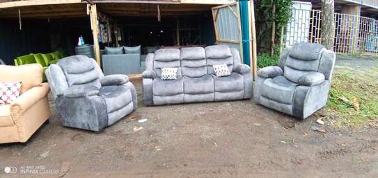 Recliner sofa set made in good quality material image 3