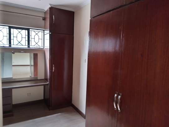 5 Bed House with En Suite at Riverside Drive image 18