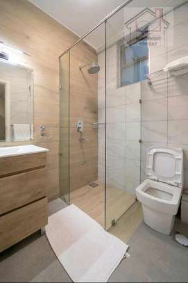 Ultra-Modern 1bedroomed apartment,ensuite, gym,swimming pool image 1