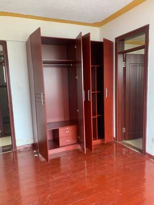 2 bedroom apartment master Ensuite available image 5