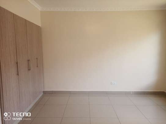 5 Bed House with En Suite at Mimosa Rd image 8